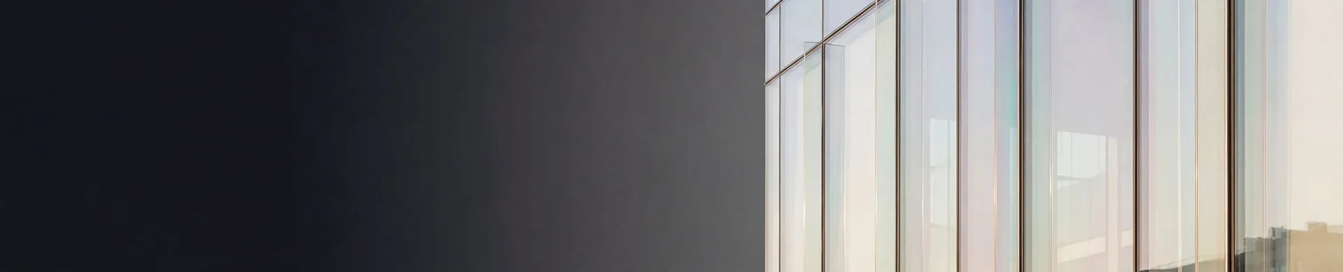 Prédio de vidro com película térmica transparente Sun Protect