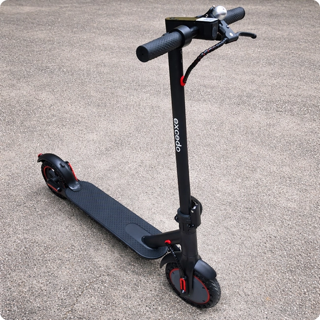 imagem ilustrativa de patinete elétrico para lado direito