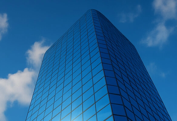 Imagem de um prédio espelhado